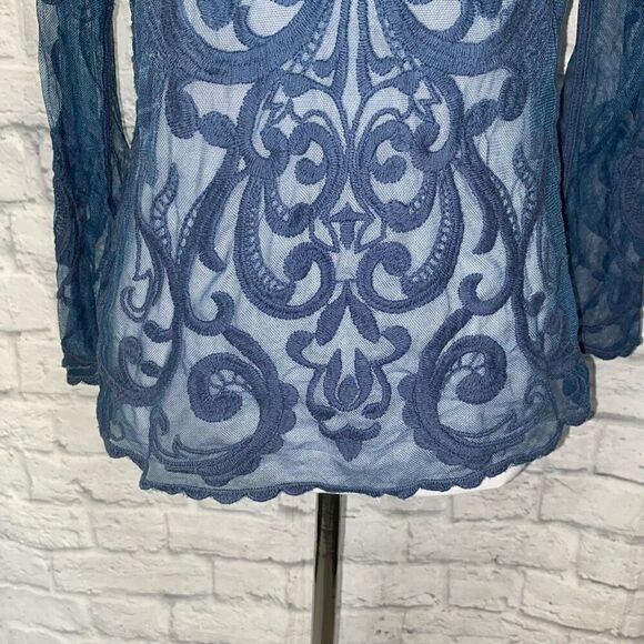 Express women S sheer lace scoopneck Longsleeve blouse w/scalloped edging blue - Picture 2 of 9